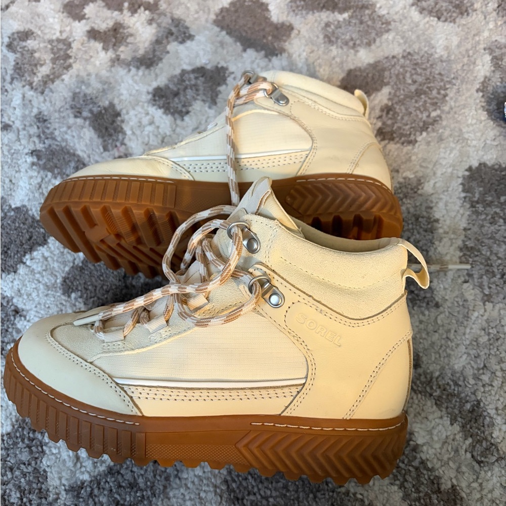 Sorel Cream and Brown Lace Up Boots